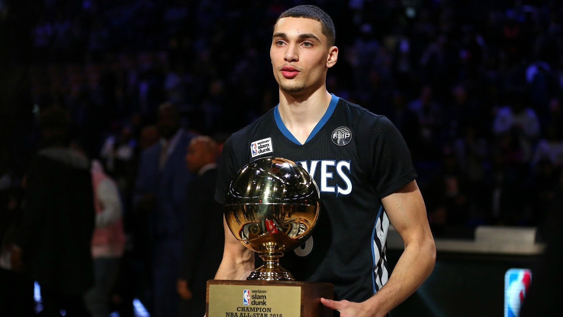 库里展示训练伤疤称每场球都值得，库里训练集锦